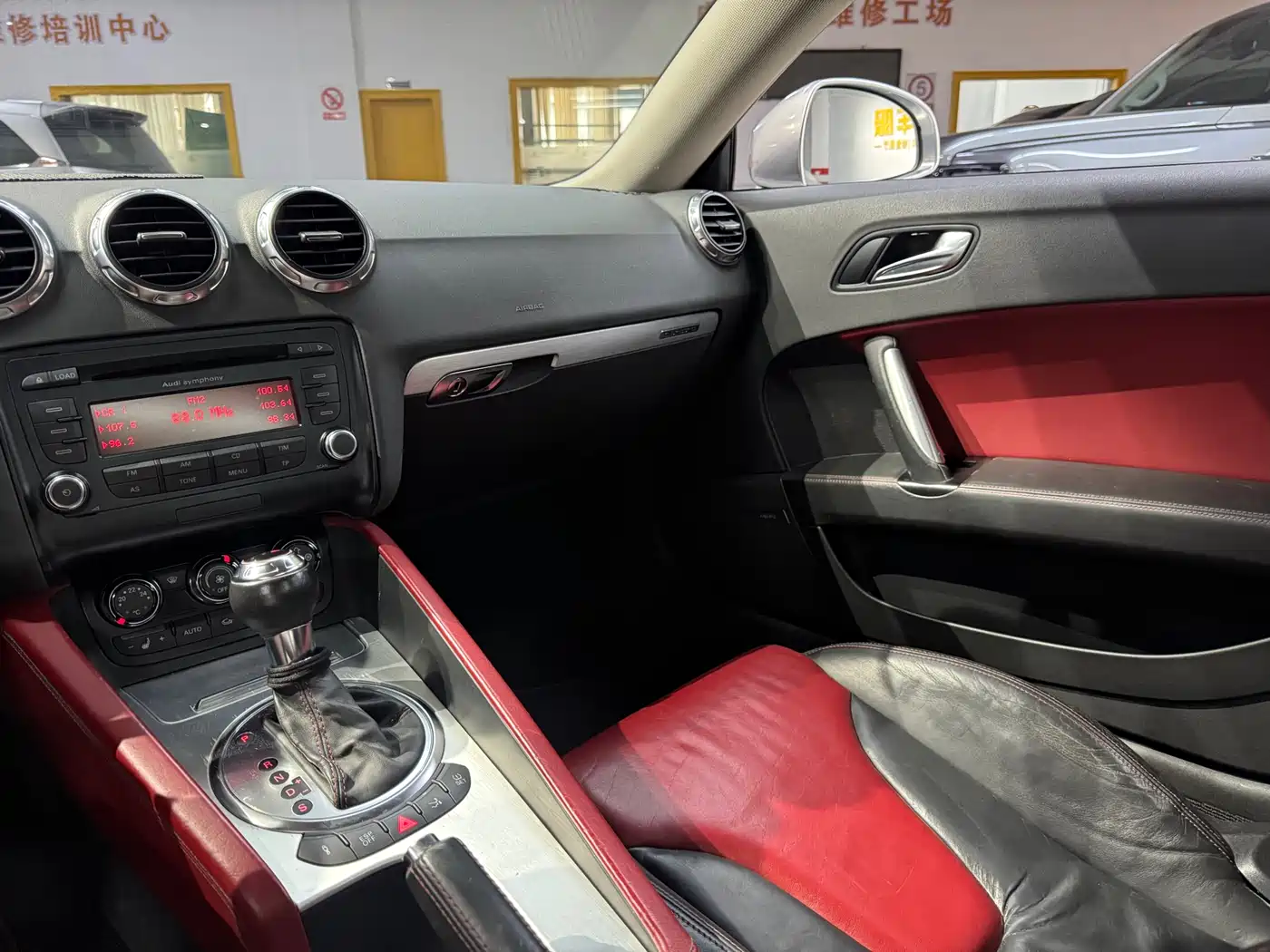 Audi TTS 2008 Model TTS Coupe 2.0TFSI quattro фото 16