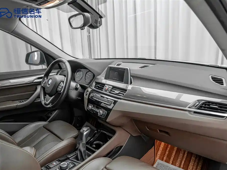BMW X1 2019 sDrive18Li Premium Model фото 14
