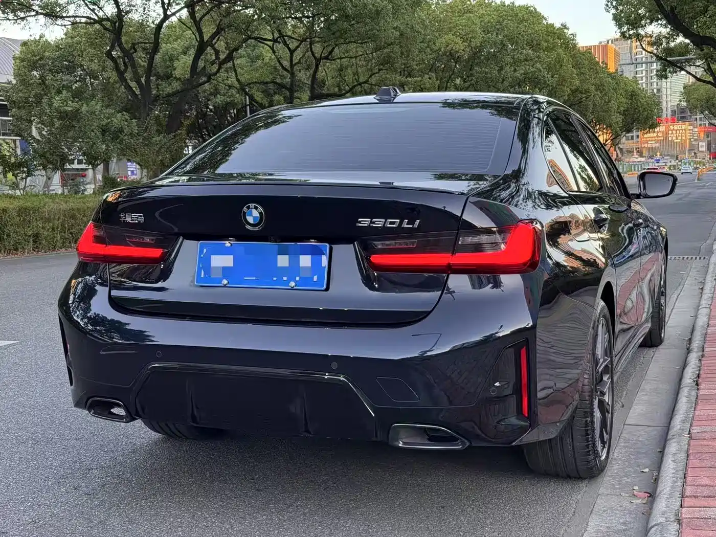 BMW 3 Series 2025 330Li Premium M Sport Night Edition фото 3