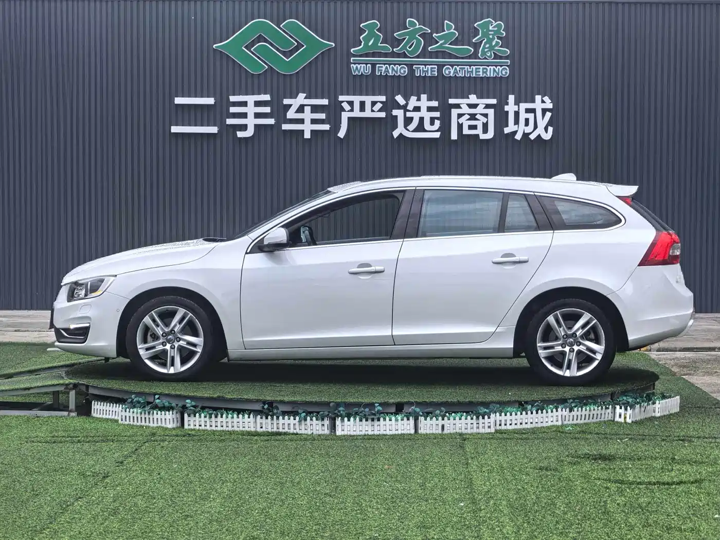 Volvo V60 2014 2014 Model Year Facelift T5 Inscription