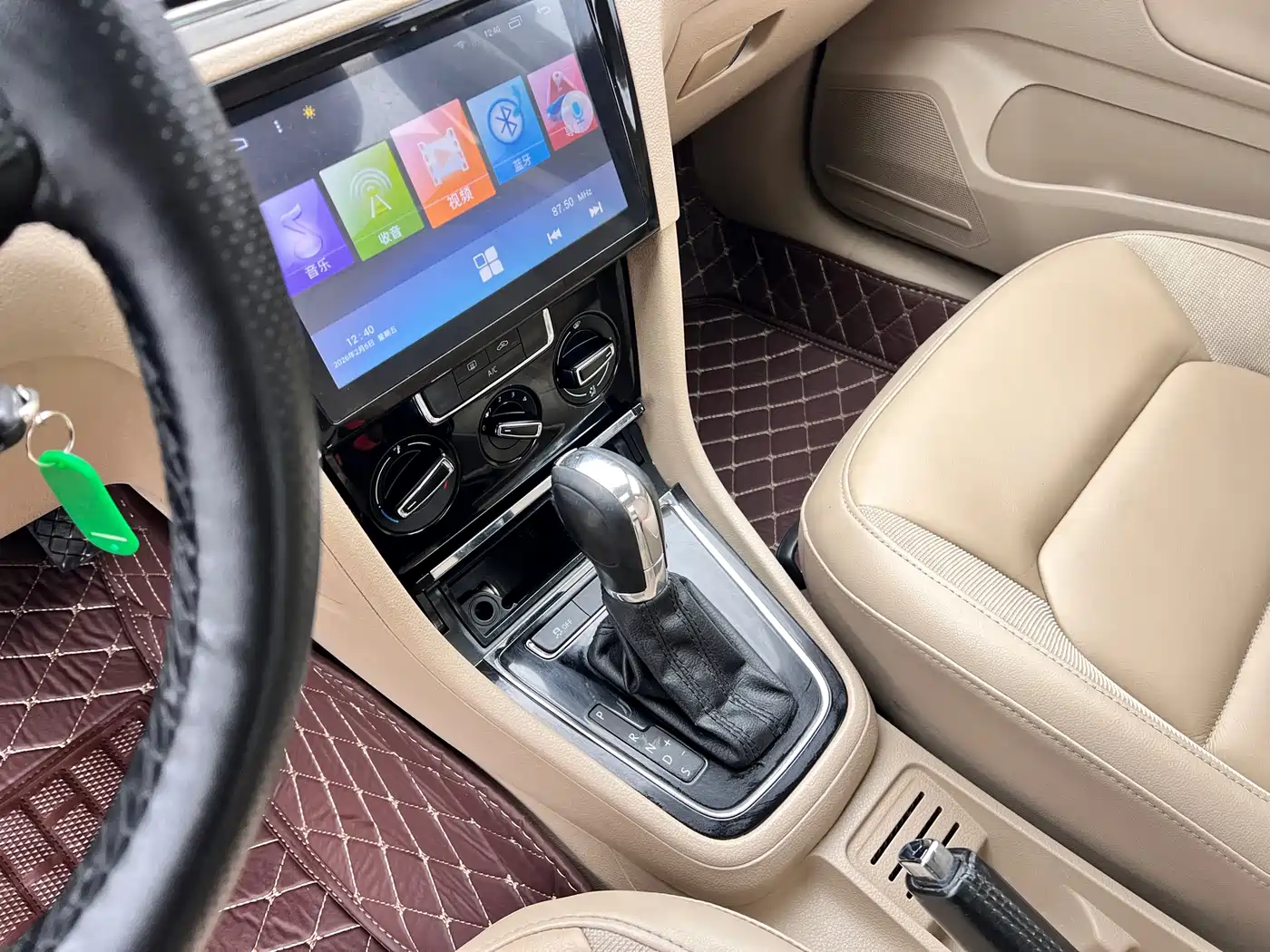 Volkswagen Bora 2014 1.6L Automatic Luxury Edition фото 11