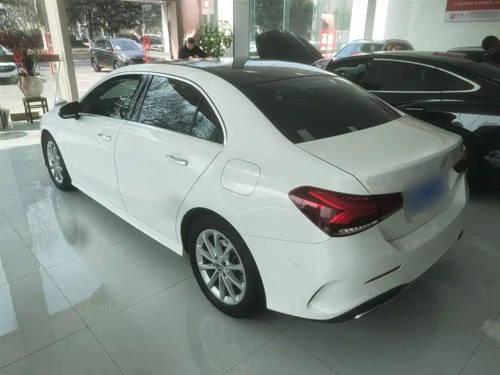 Mercedes-Benz A-Class 2020 A 200 L Sport Sedan фото 5