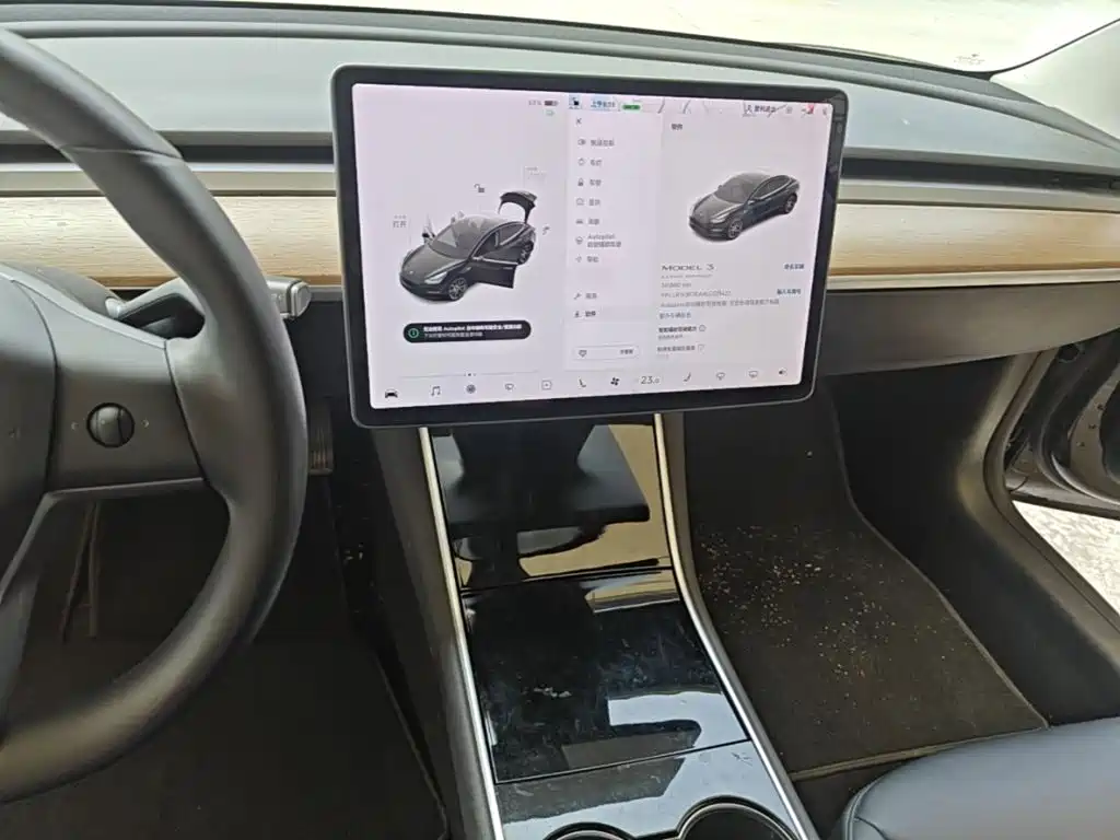 Фото 10 - Tesla Model 3