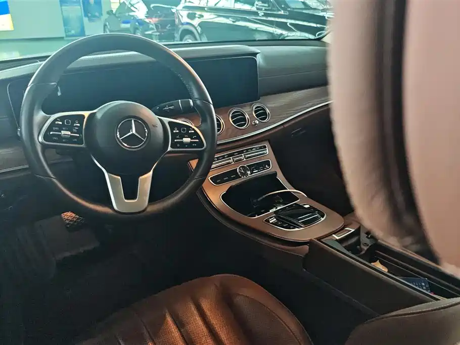 Mercedes-Benz E-Class 2020 E 300 L Luxury Model фото 12