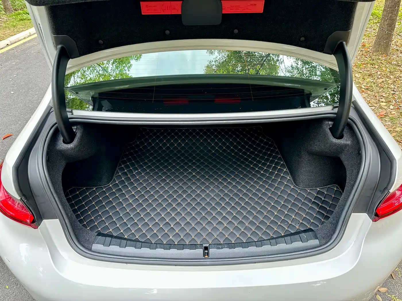 BMW 3 Series 2023 325Li M Sport Package фото 12