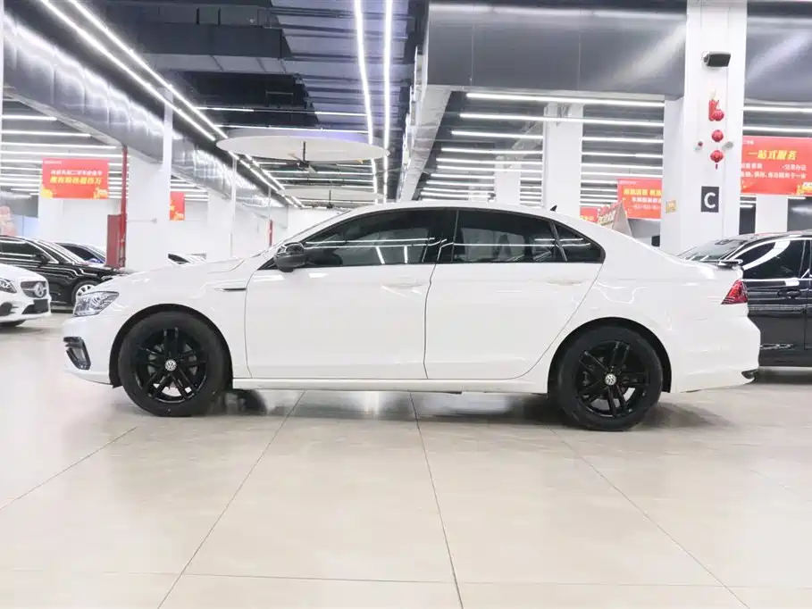 Volkswagen Lamando 2021 280TSI DSG Comfort Edition фото 3