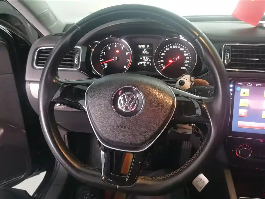 Volkswagen Sagitar 2015 1.6L Automatic Comfort фото 15