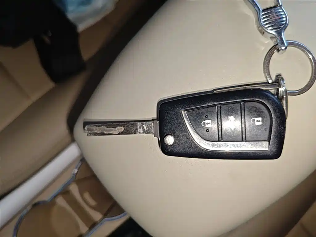 Toyota Corolla 2014 1.6L CVT GL-i фото 9