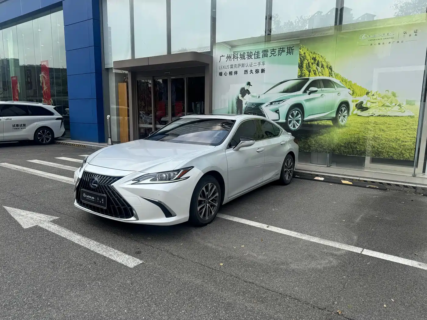 Lexus ES 2021 300h Excellence Edition фото 2