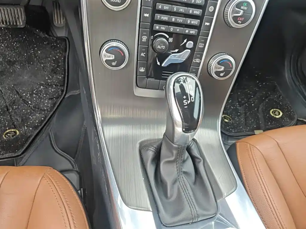 Фото 14 - Volvo S60