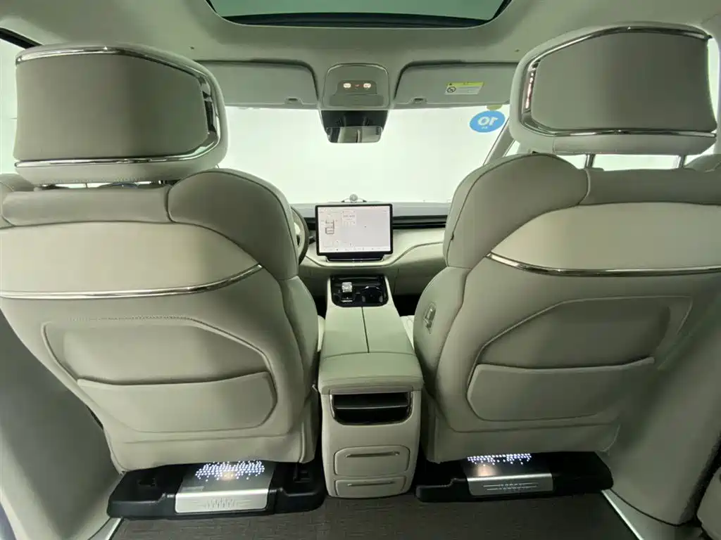 Volvo EM90 2026 2025 Ultra Six-Seater