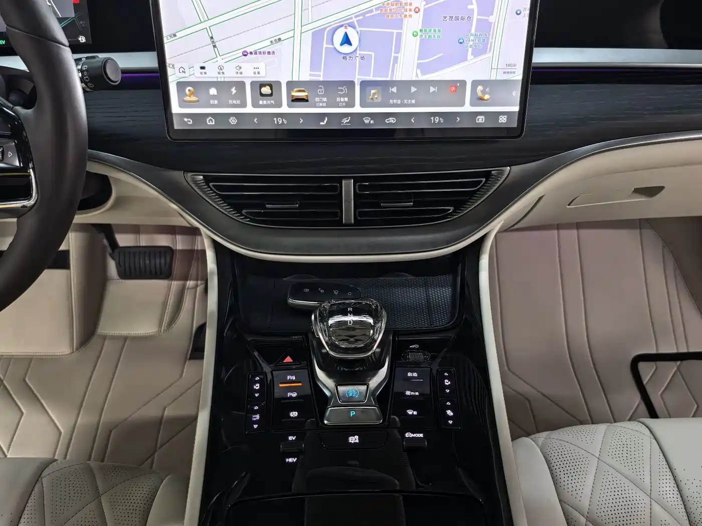 Denza D9 2024 DM-i 980 AWD Flagship фото 7