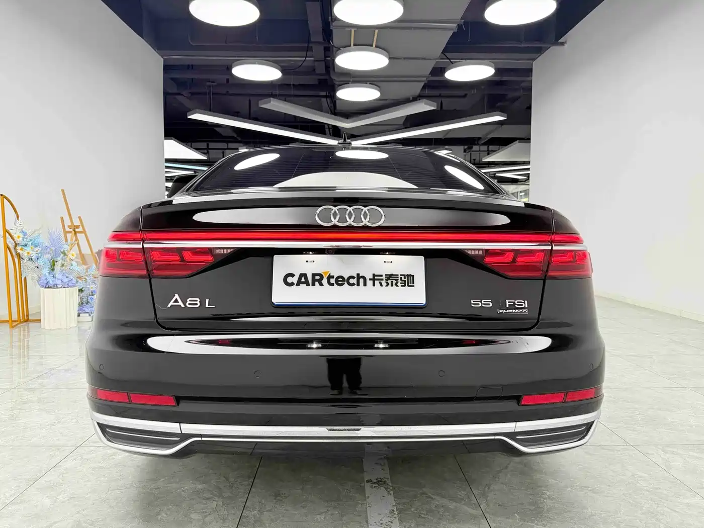 Photo 5 - Audi A8