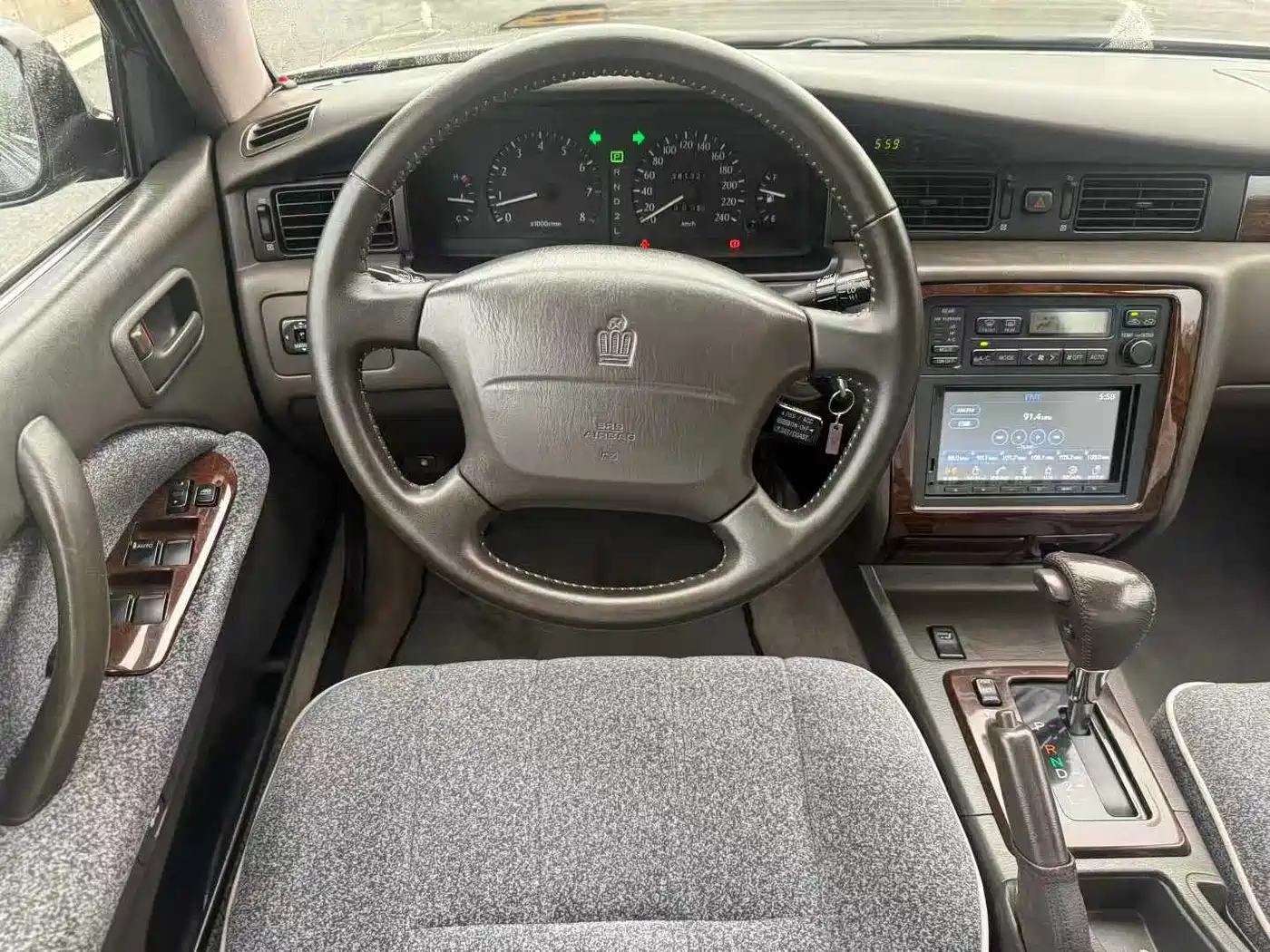 Toyota Crown фото 8