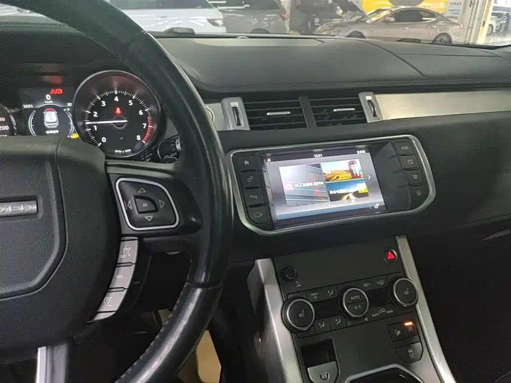 Land Rover Range Rover Evoque 2017 2.0T British Style Edition фото 10