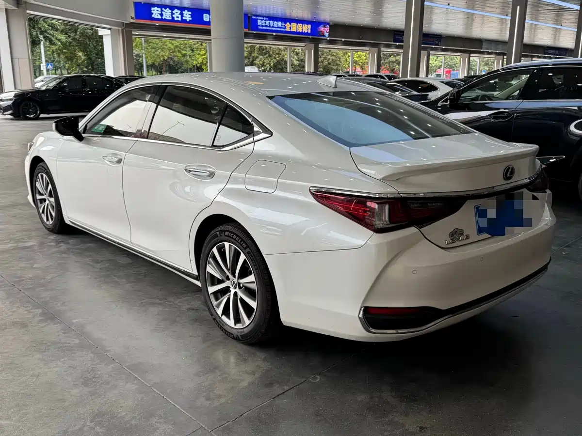 Lexus ES 2021 200 Excellence Edition фото 15