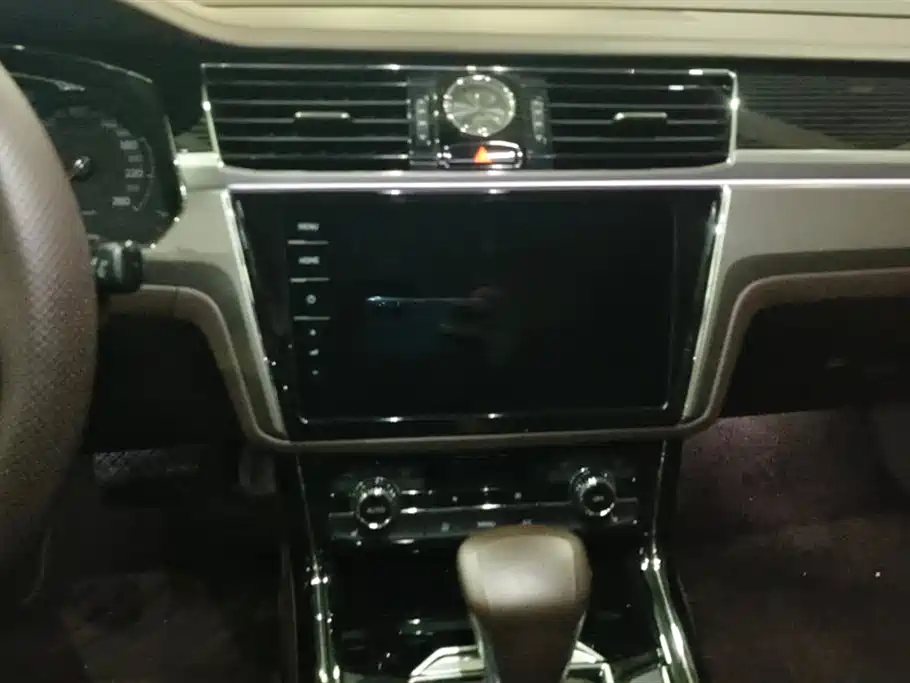 Volkswagen Phideon 2021 380TSI Luxury Edition фото 13