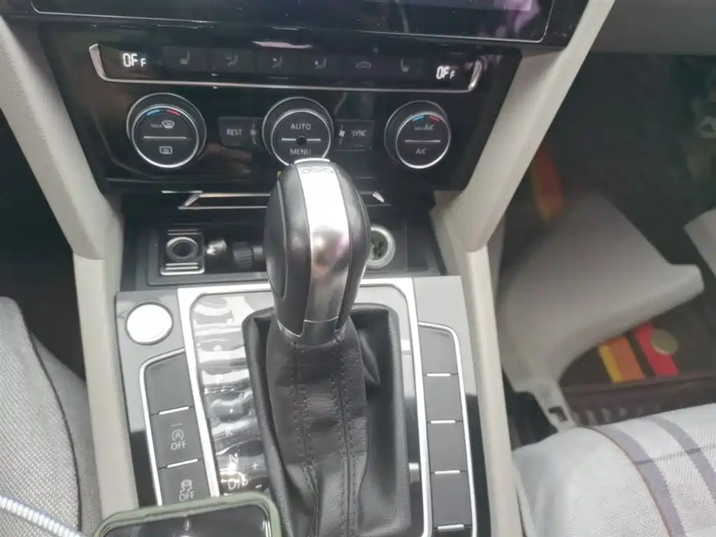 Volkswagen Magotan 2017 330TSI DSG Luxury фото 14