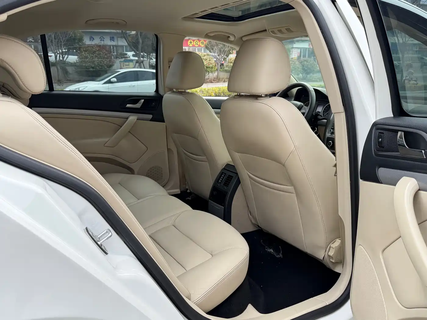 Škoda Octavia 2015 Classic 1.6L Automatic Elite Edition фото 12
