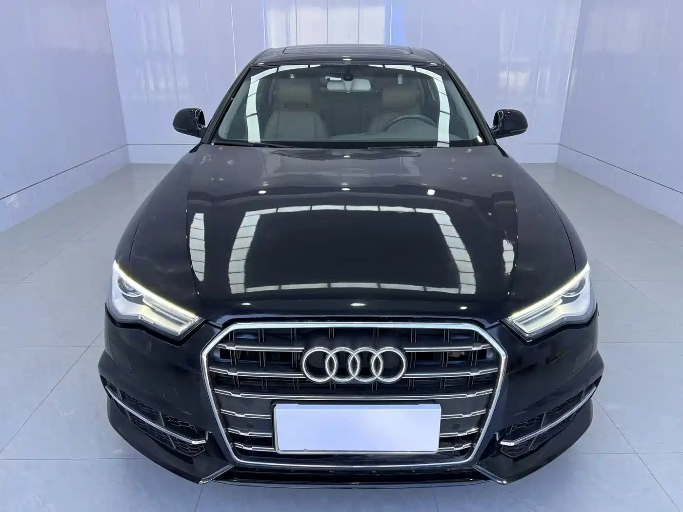 Audi A6L 2010 2.0 TFSI Automatic Standard фото 2