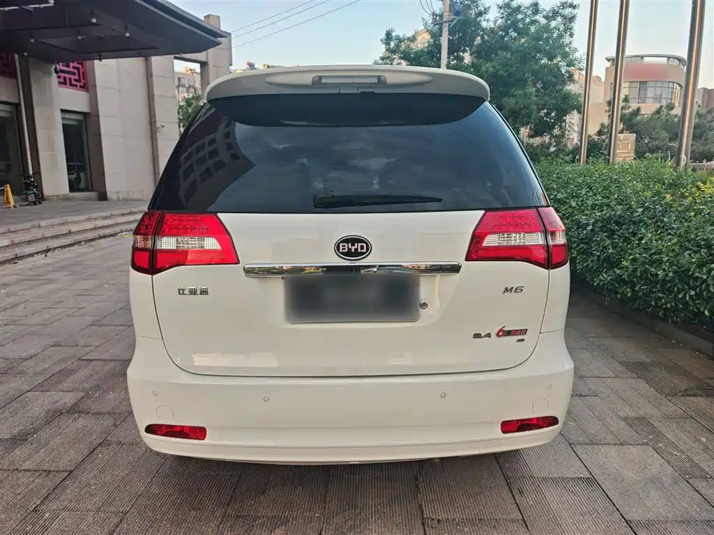 BYD M6 2015 2.4L Automatic Premium Edition фото 13