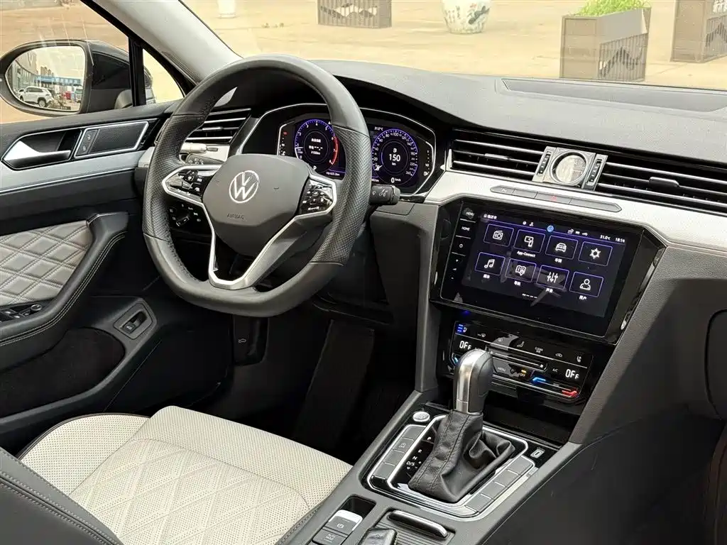 Volkswagen Magotan 2023 Model 2 Million Commemorative Edition 330TSI DSG Luxury фото 17