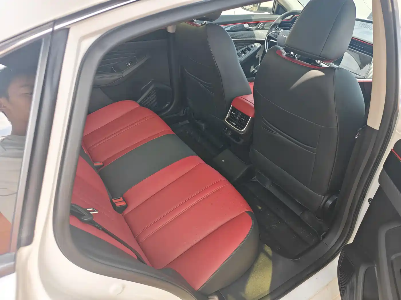 Dongfeng Aeolus Yixuan MAX 2022 2021 1.5T Trendy Dad Edition