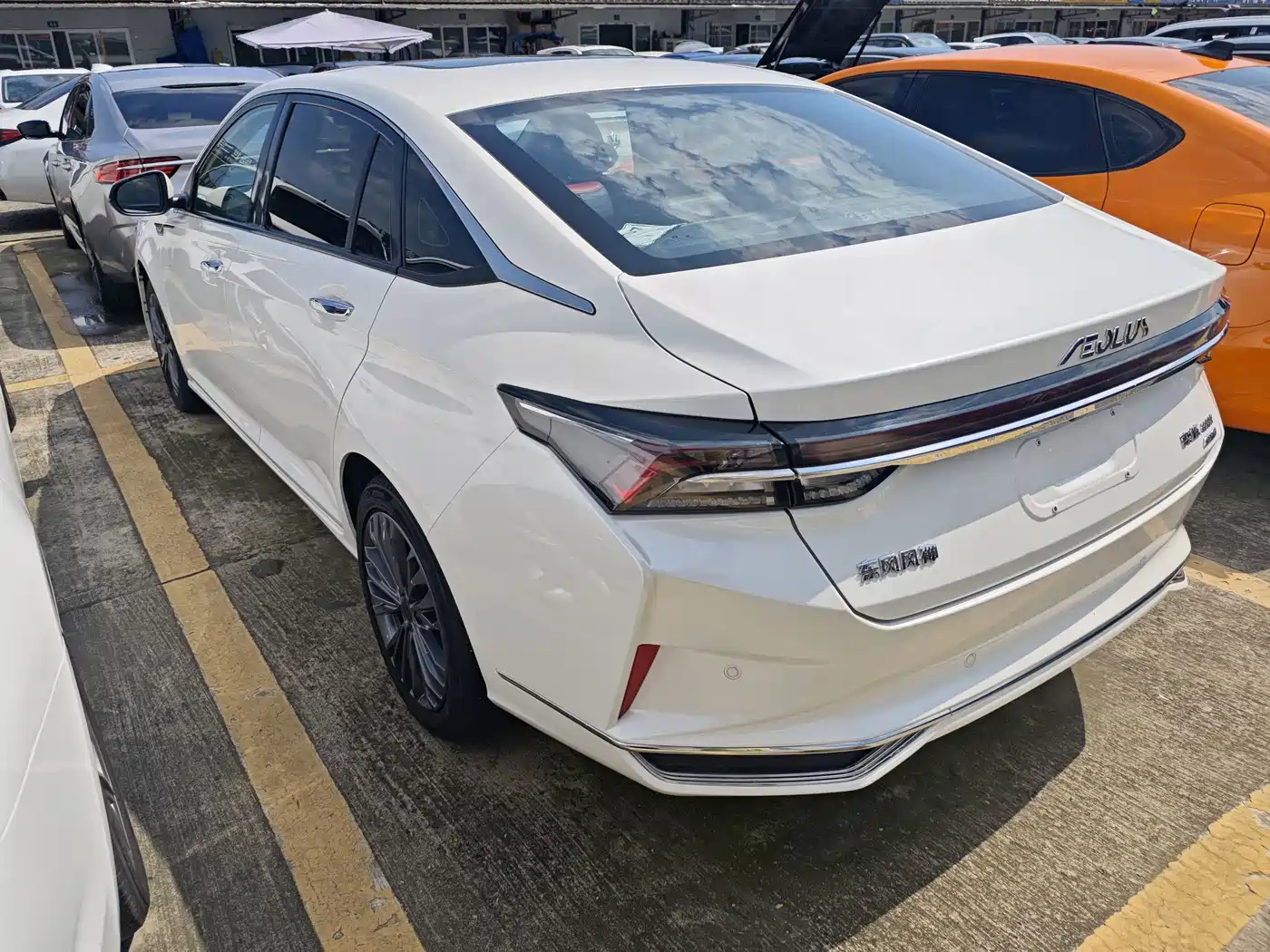 Dongfeng Aeolus Yixuan MAX 2022 2021 1.5T Trendy Dad Edition