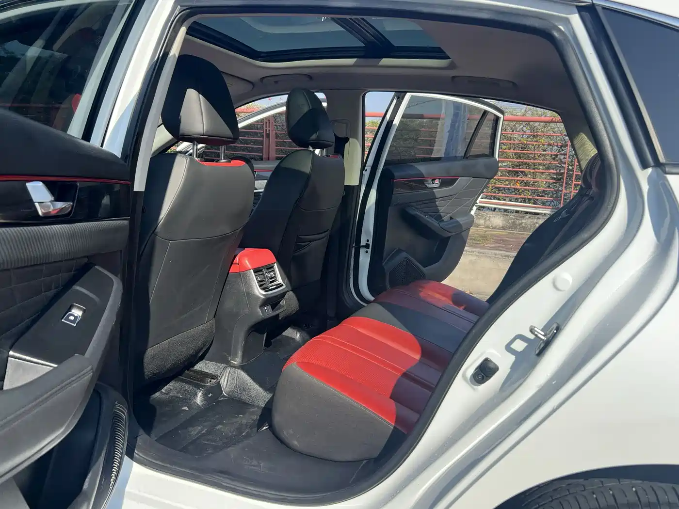 DONGFENG YI HYUN MAX