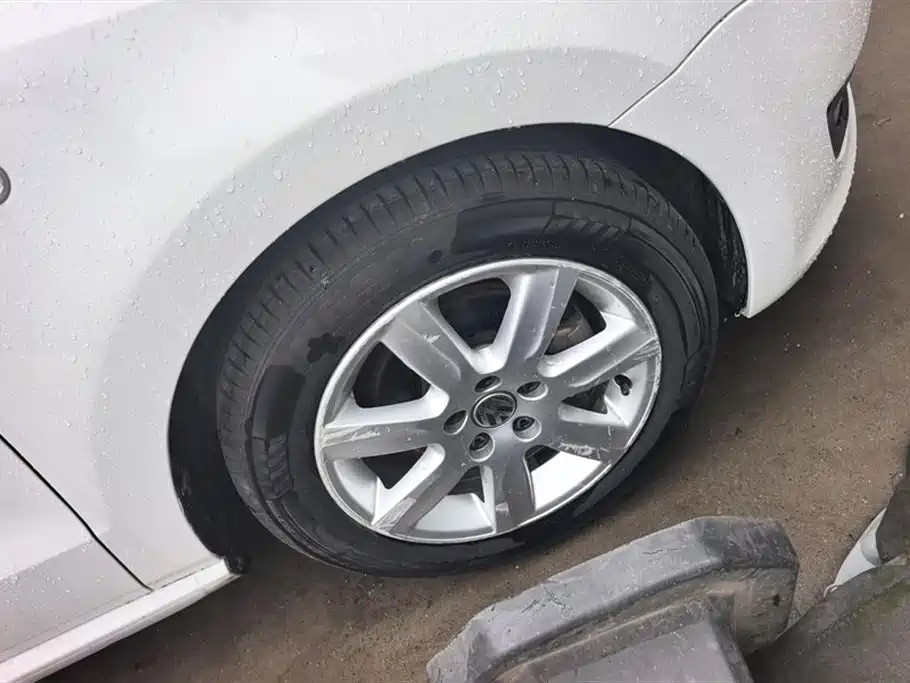 Volkswagen Polo 2013 1.4L Automatic Comfort Edition фото 6