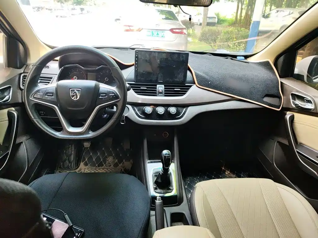 Baojun 310W 2019 2017 1.5L Manual Fashion Edition (China V)