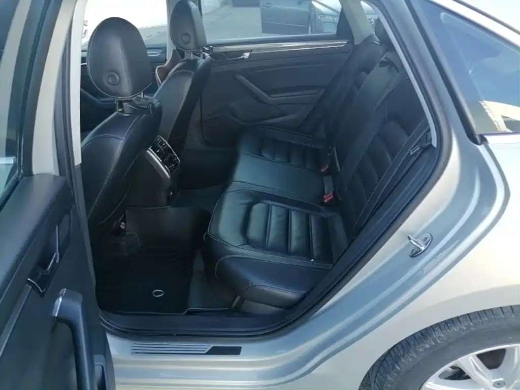 Volkswagen Passat 2017 330TSI DSG Prestige фото 24
