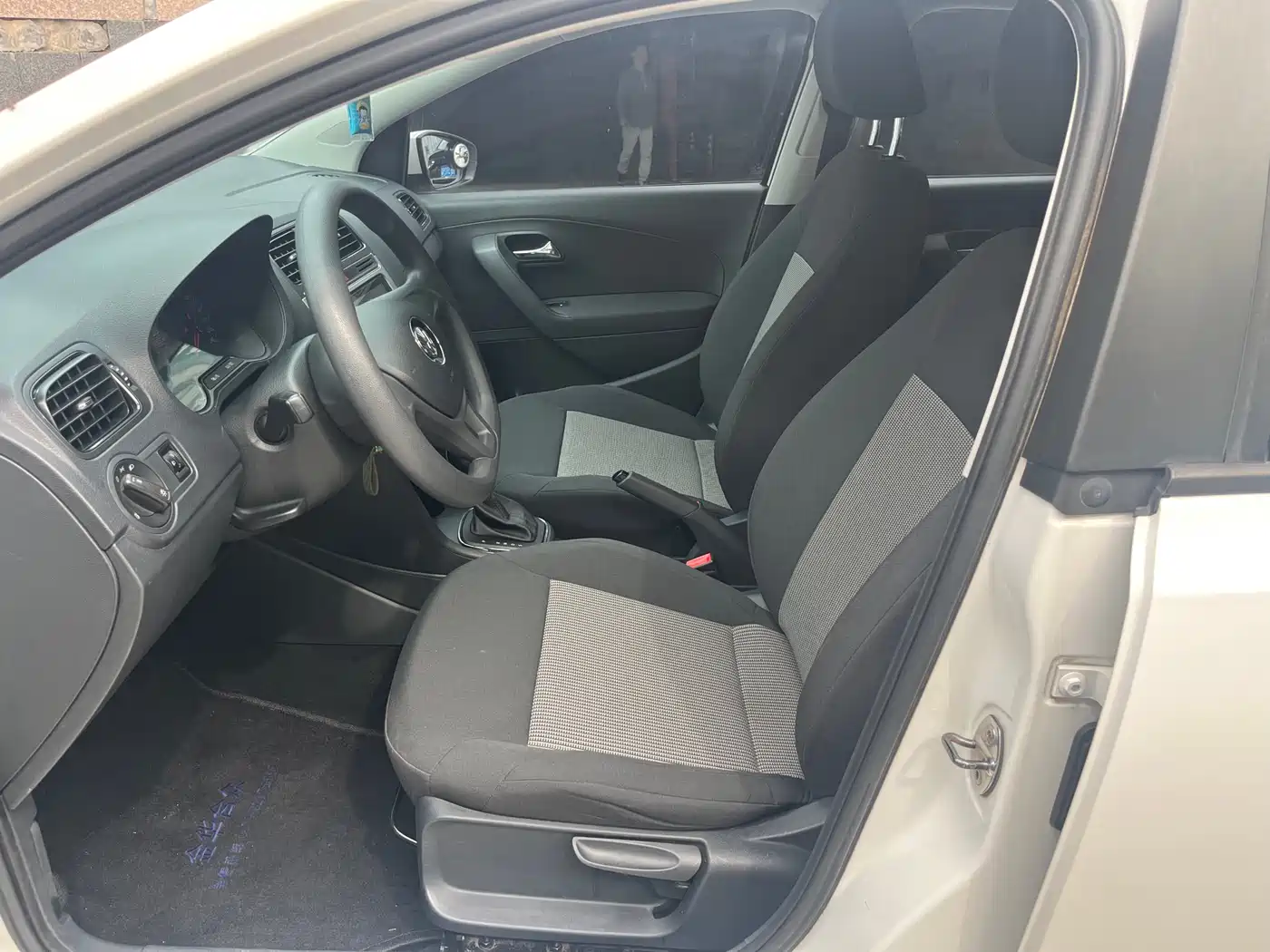 Volkswagen Polo 2016 1.4L Automatic Trend фото 7