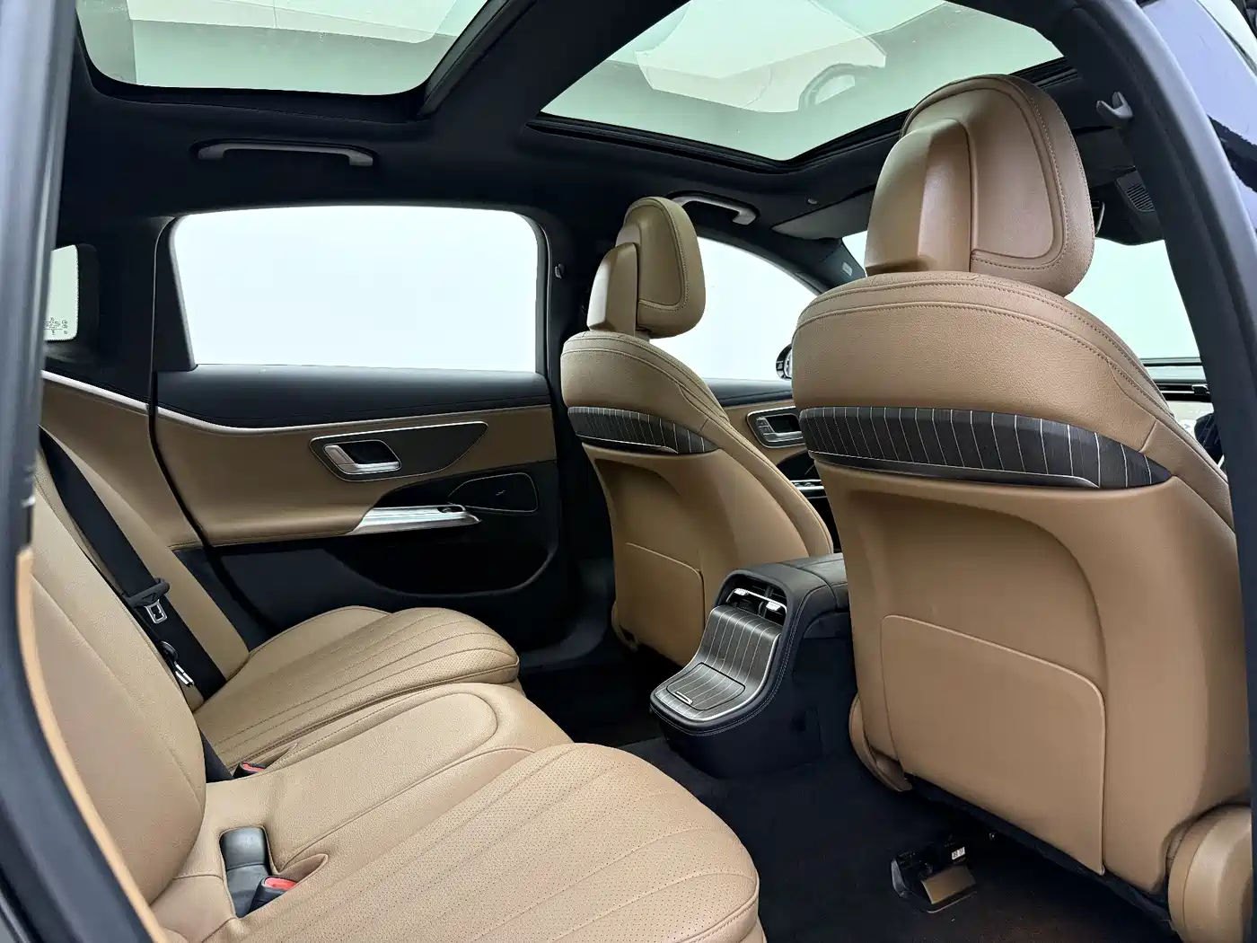 Mercedes-Benz E-Class 2024 E 300 L Fashion фото 14