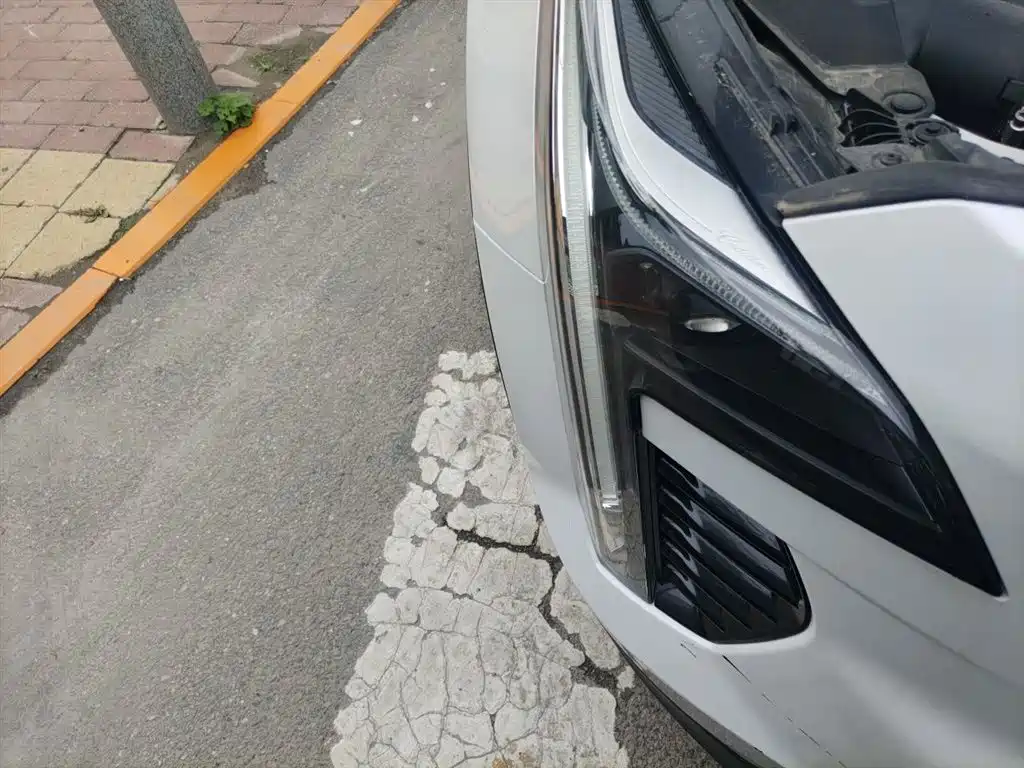 Cadillac XT4 2022 28T FWD Luxury фото 7