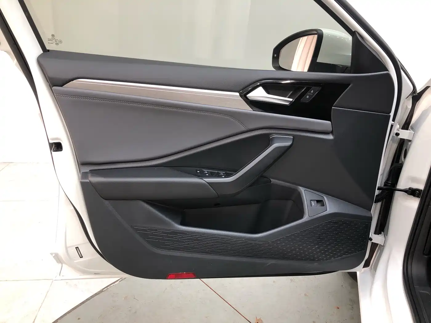 Volkswagen Sagitar 2021 280TSI DSG Surpassing Edition фото 17