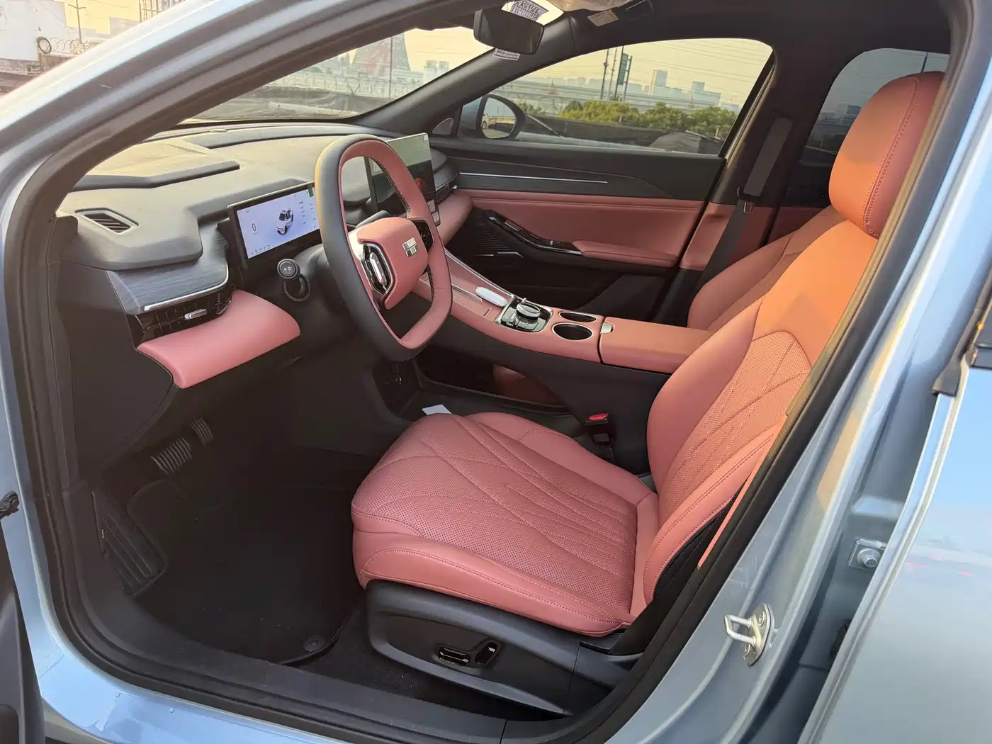 Geely Galaxy Galaxy L6 2025 EM-i 140km Starship Edition фото 14