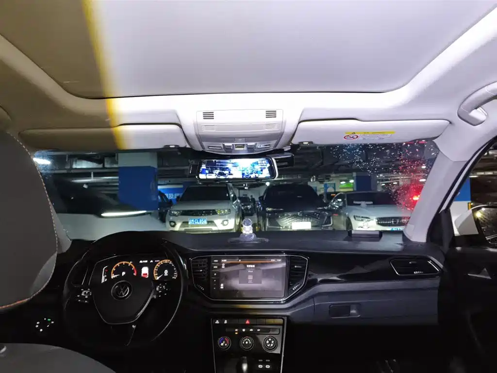 Volkswagen T-ROC 2021 280TSI DSG 2WD Comfort Smart Connect 30th Anniversary Edition фото 14