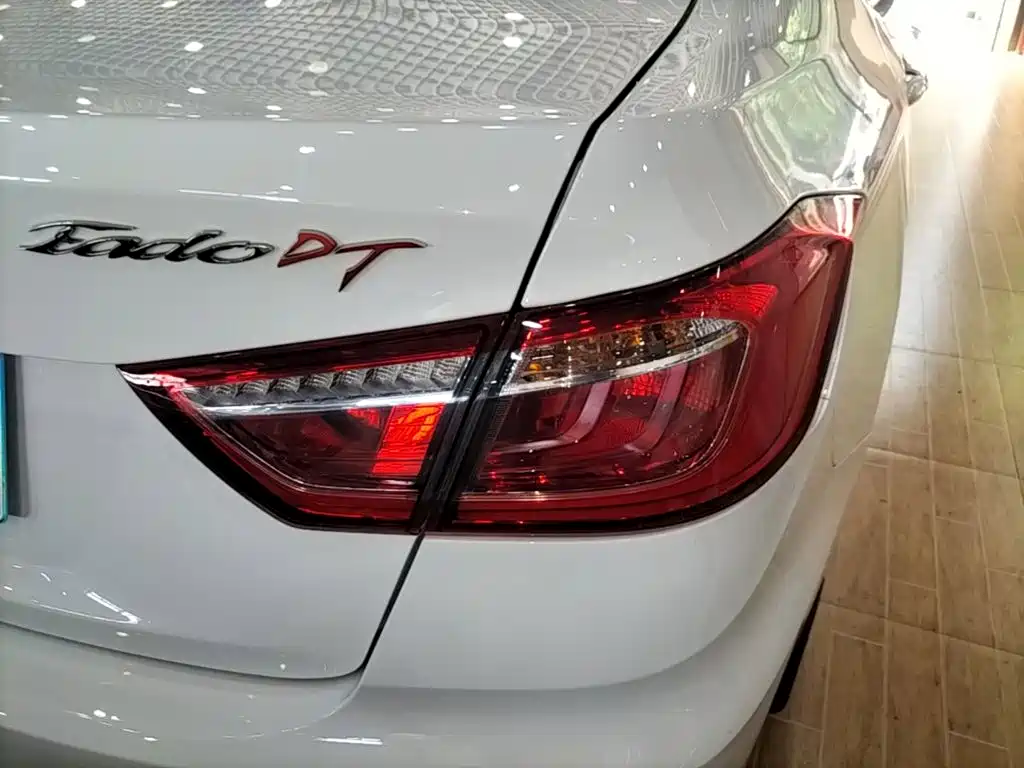 Фото 8 - Changan Eado DT