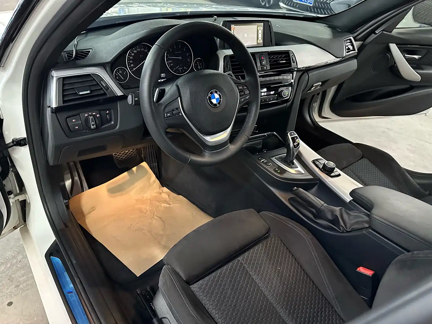 BMW 3 Series 2017 320i M Sport фото 8