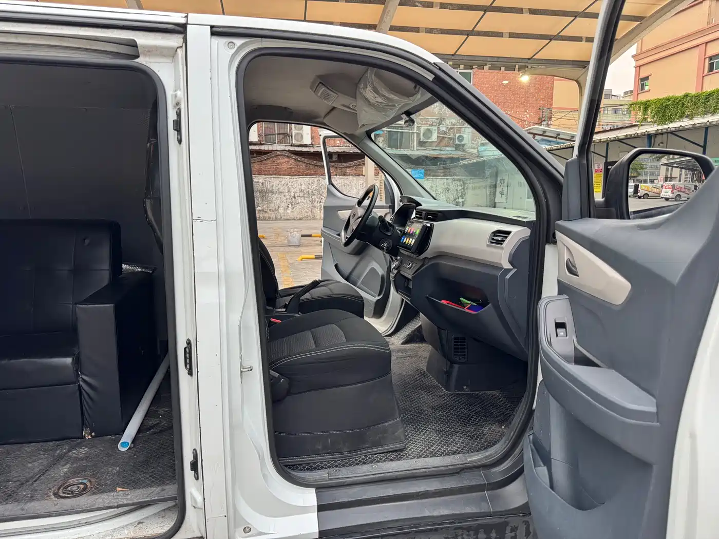 SAIC MAXUS CHASE EV30