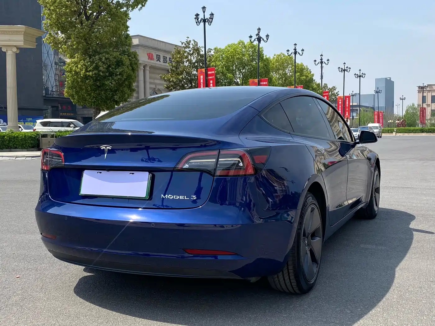 TESLA MODEL 3