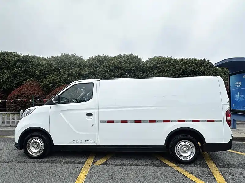 SAIC MAXUS CHASE EV30