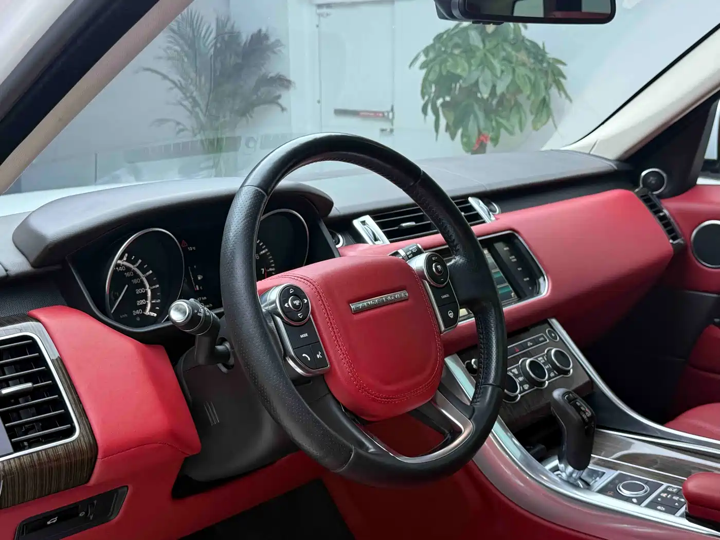 Land Rover Range Rover Sport 2015 3.0 SC V6 HSE фото 4