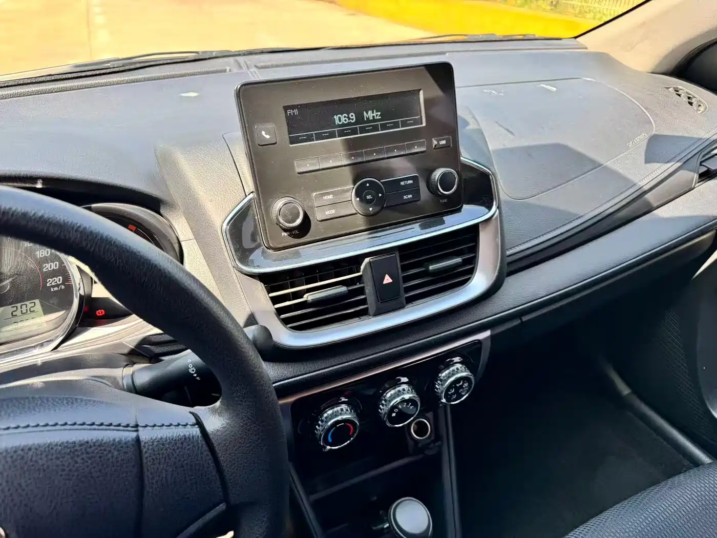 Toyota YARiS L Zhi Xuan 2020 1.5L CVT Leading Edition фото 10