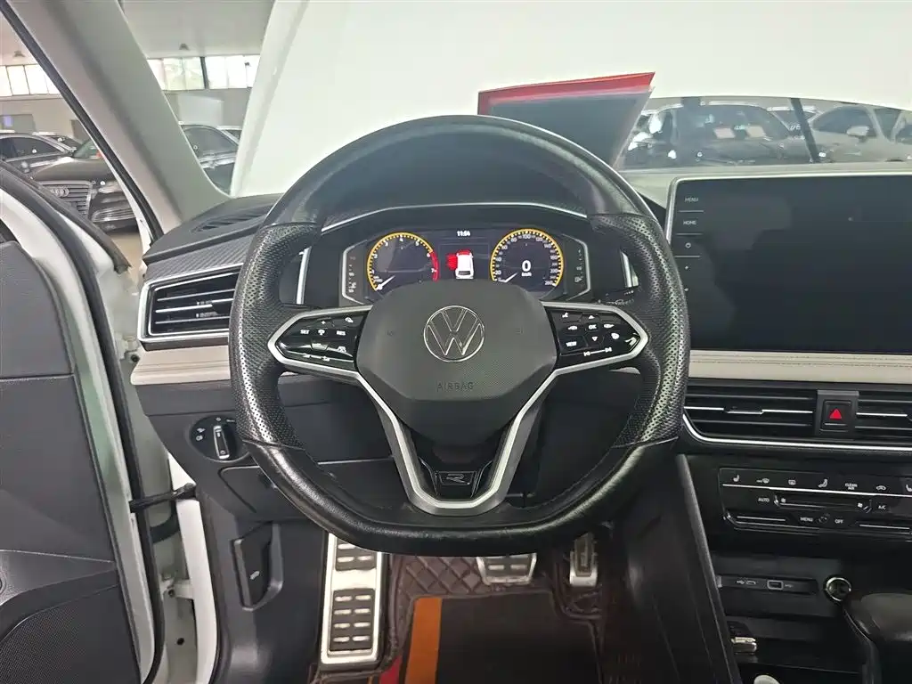 Volkswagen Tiguan L 2023 330TSI Auto 2WD R-Line Premium Edition фото 11