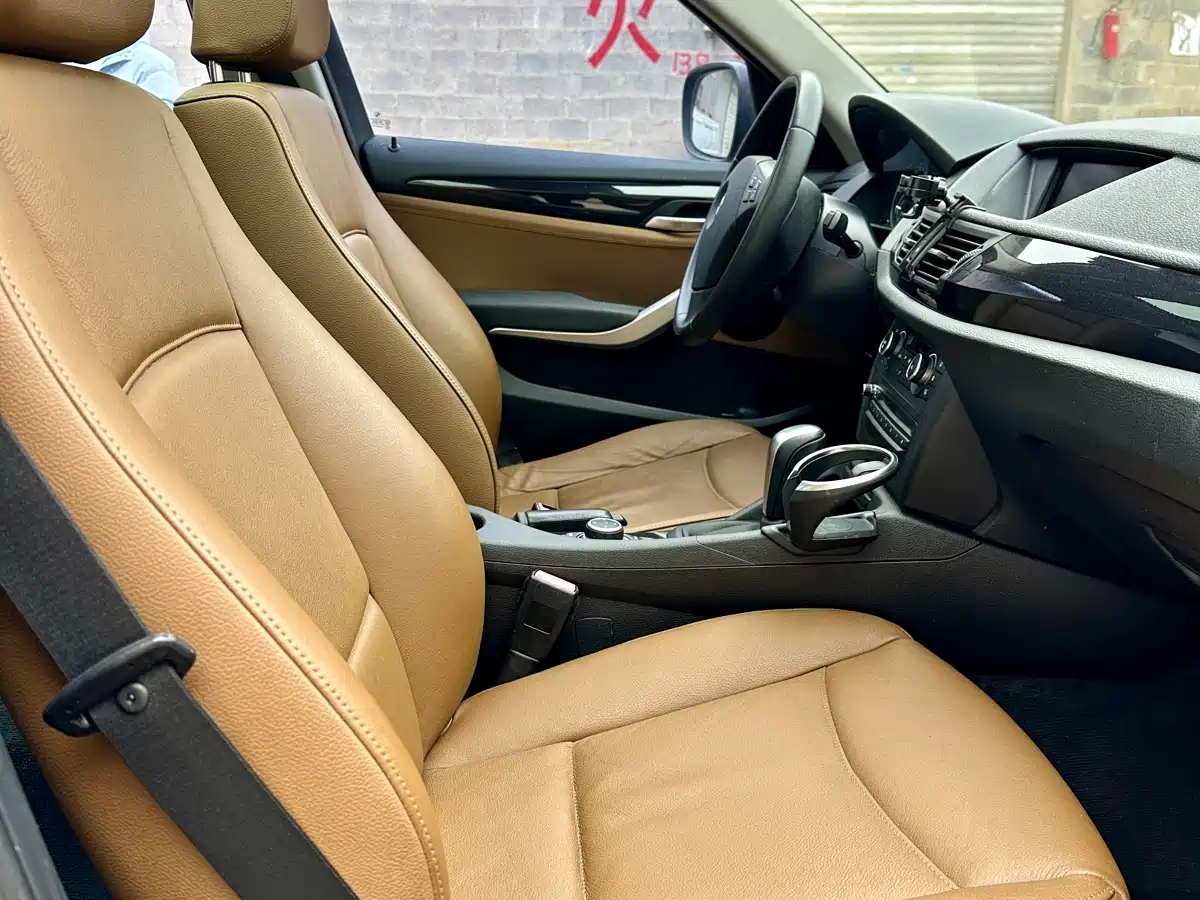 BMW X1 (Import) 2012 xDrive20i фото 10