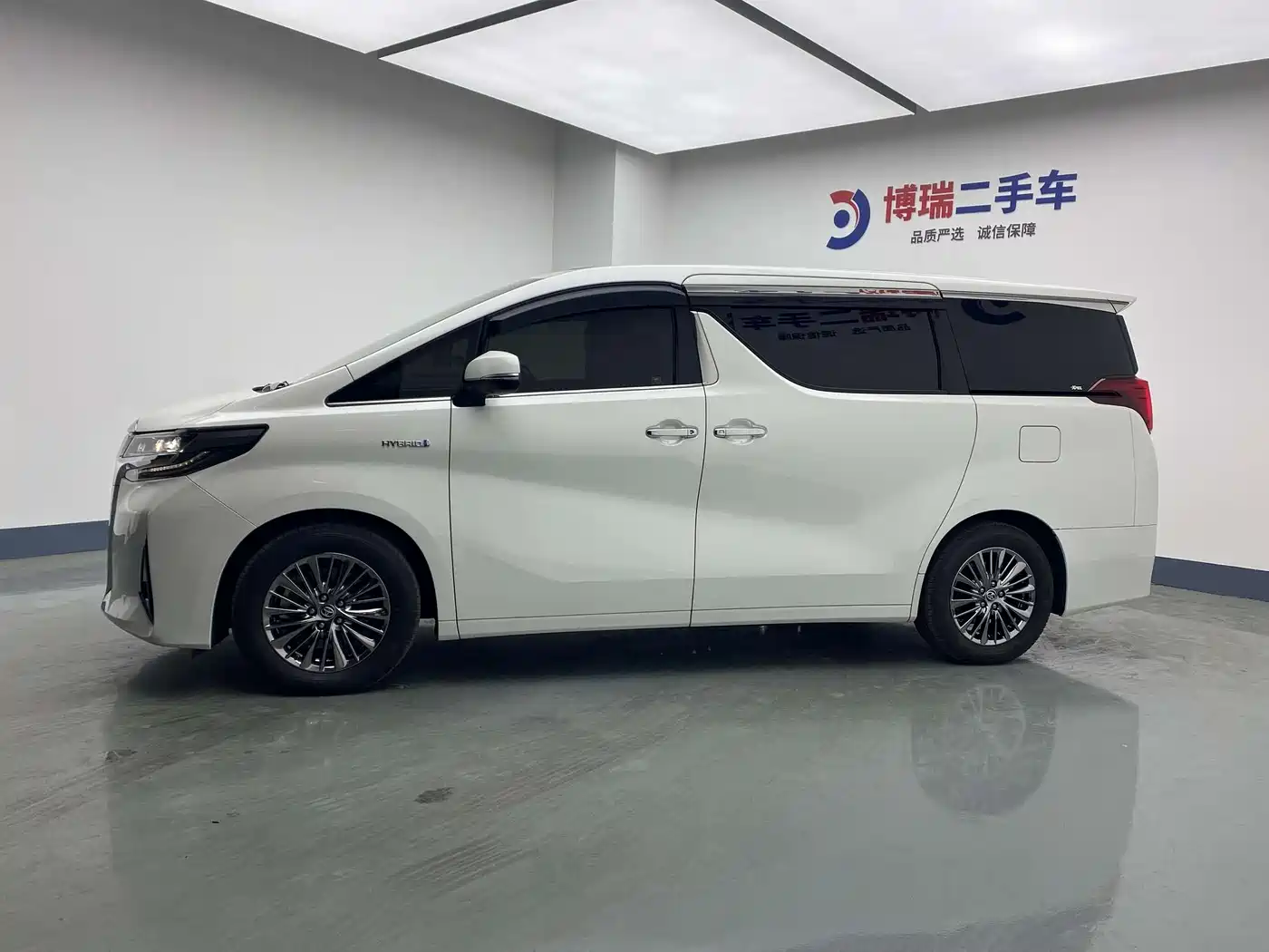 Toyota Alphard 2019 Hybrid 2.5L Premium Edition фото 4