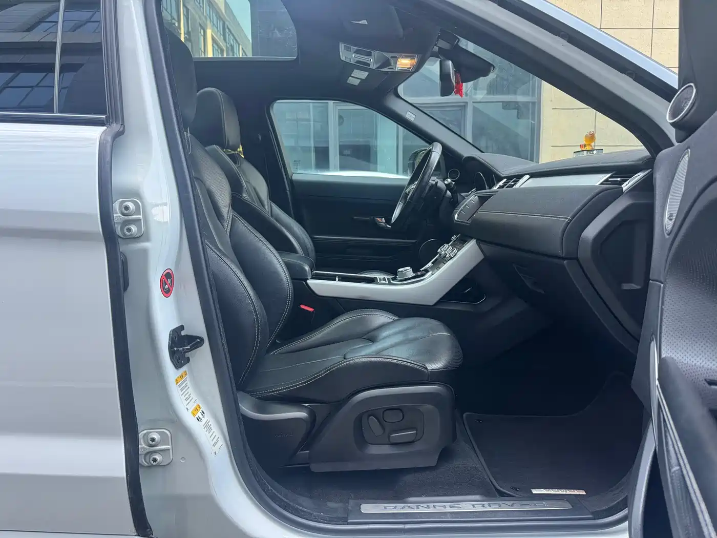 Land Rover Range Rover Evoque (Import) 2013 2.0T 5-door Dynamic Edition фото 12