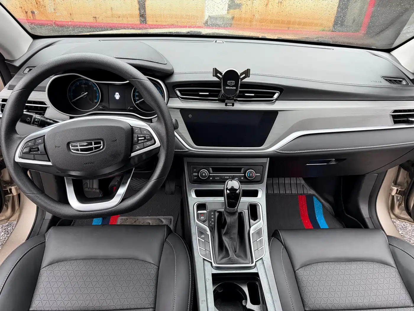 Фото 7 - Geely Emgrand